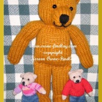 Can Edward and Anastasia Bear be knitted with thicker yarn and larger needles?