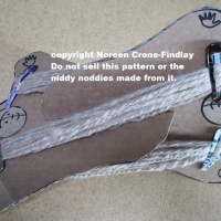How to Make a Niddy Noddy from Cardboard to Wind Skeins